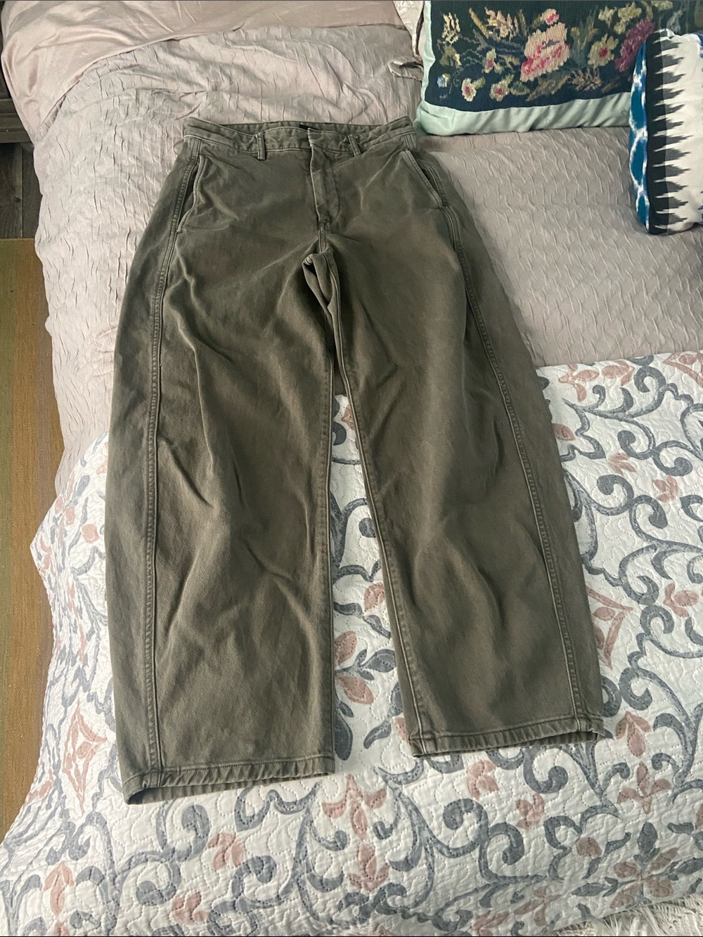 GAP Barrel Jeans in Olive Brown
